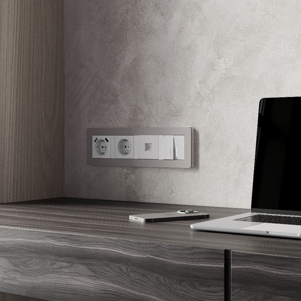 Рамка из поликарбоната Werkel Split на 4 поста Дымчатый / Белый W0043067 — изображение 2