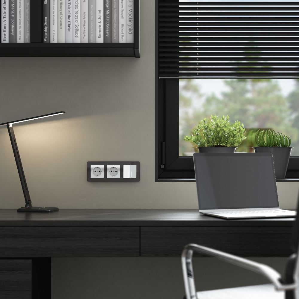 Розетка встраиваемая Werkel с заземлением и шторками Белый W1171141 — изображение 3