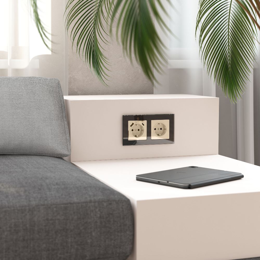 Розетка встраиваемая Werkel с заземлением и шторками Айвори W1171143 — изображение 2