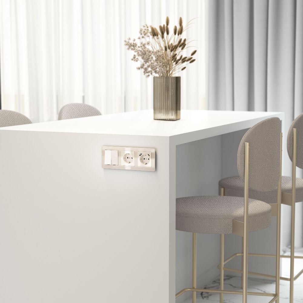 Розетка встраиваемая Werkel с заземлением и шторками Айвори W1171143 — изображение 3