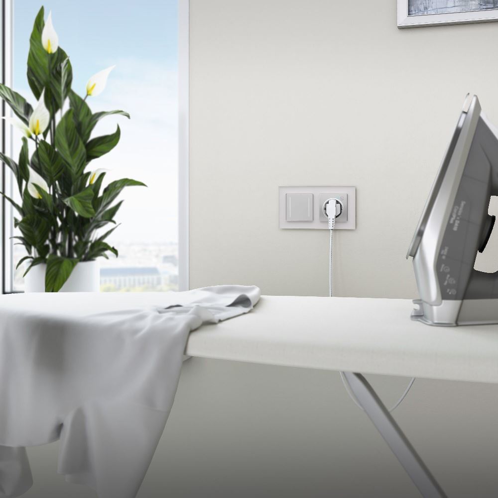 Умная встраиваемая розетка Werkel с Wifi, заземлением и шторками Серебряный W1171606 — изображение 2