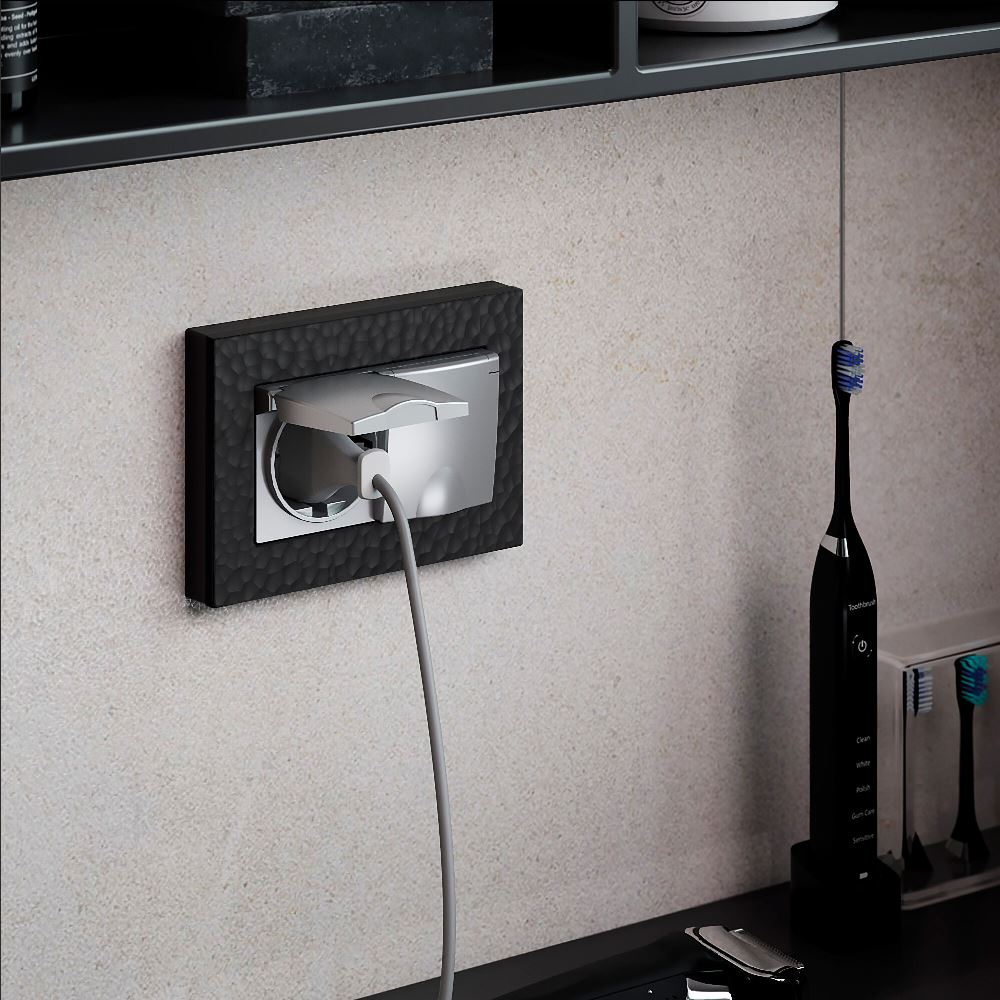 Розетка встраиваемая двойная влагозащищенная Werkel с заземлением, шторками и защитной крышкой Серебряный W1172206 — изображение 2