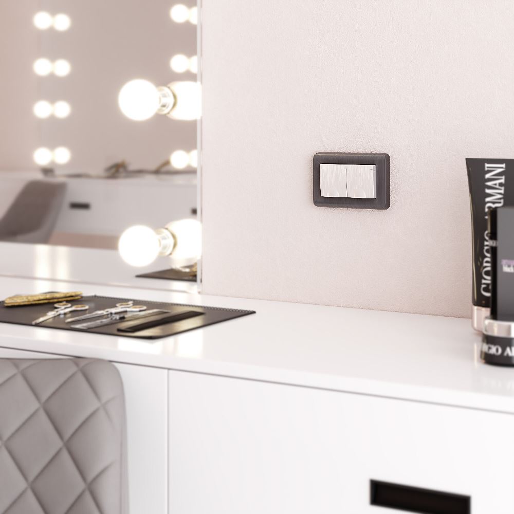 Розетка встраиваемая двойная влагозащищенная Werkel с заземлением, шторками и защитной крышкой Перламутровый рифленый W1172213 — изображение 2